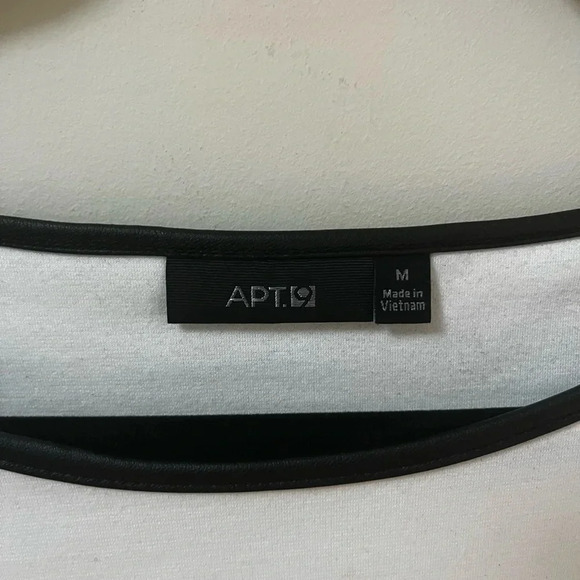Apt. 9 Sleeveless White Top with Black Trim- Medium - Picture 2 of 6